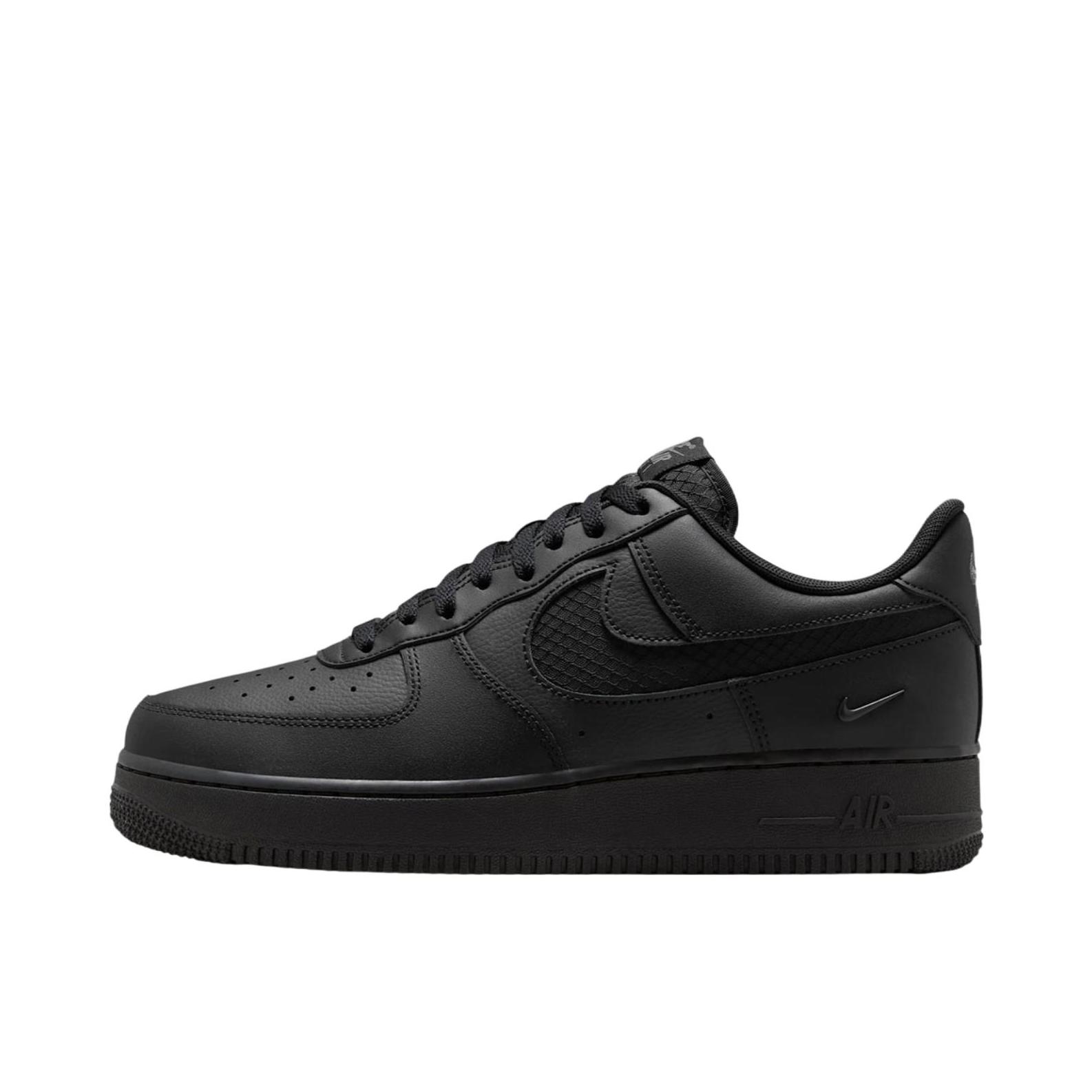 推荐商品：Nike Air Force 1 空军一号 板鞋 轻便舒适百搭耐磨防滑复古 低帮/深黑