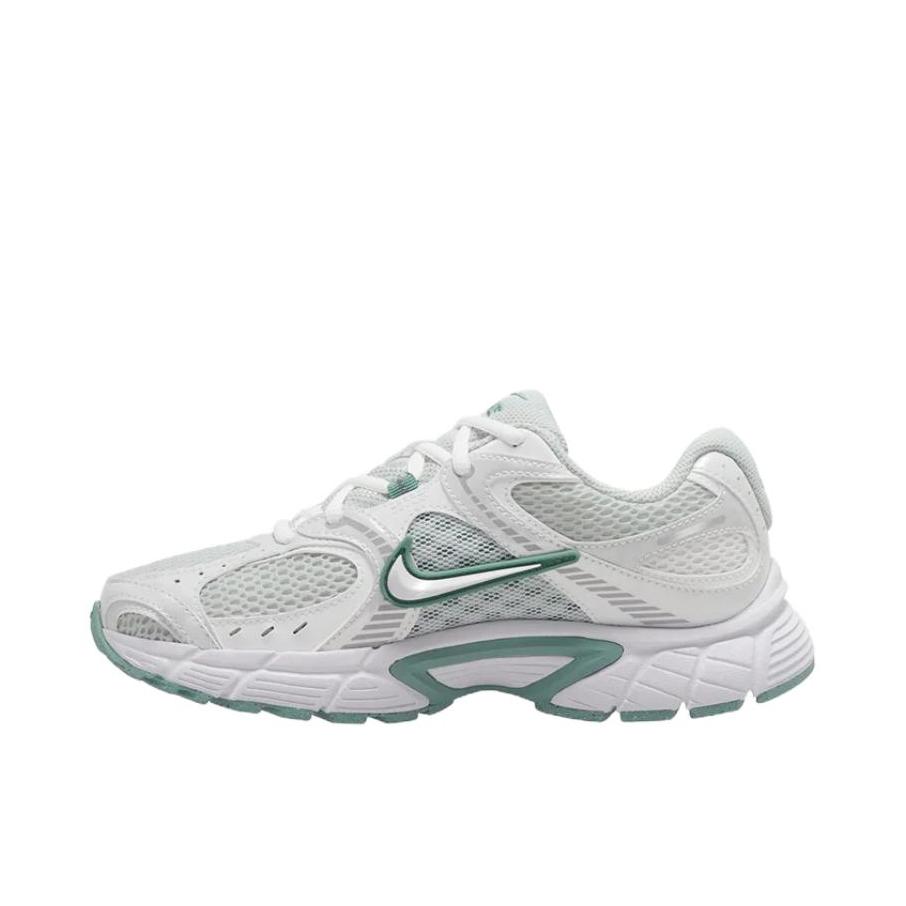 推荐商品：Nike V5 RNR 跑鞋 复古防滑耐磨透气低帮舒适百搭支撑轻便训练抓地贴合圆头 白色/绿色