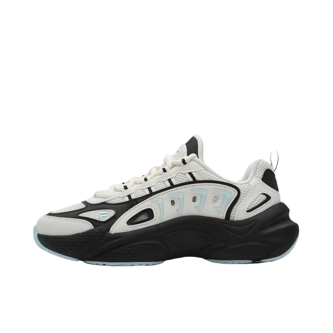 推荐商品：FILA/斐乐 SKY TRAIL DX 鱼骨头 复古潮流 简约百搭 防滑轻便 舒适耐磨 网面透气 运动休闲鞋 白色