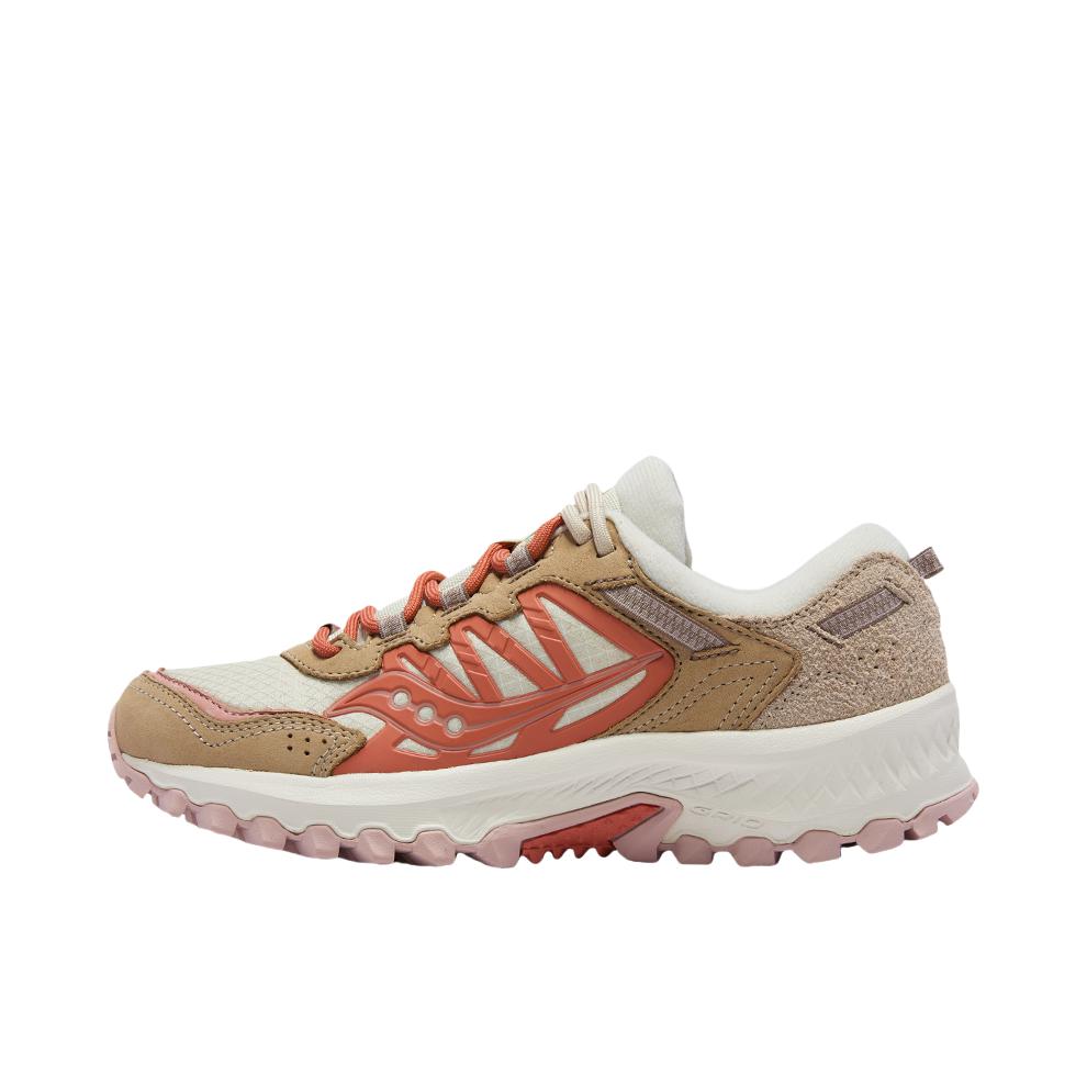 推荐商品：Saucony/索康尼 GRID PEAK 防滑耐磨 复古拼接 织物 合成革 抓地 跑步 老爹鞋 运动休闲鞋 女款/黏土色/浅米色
