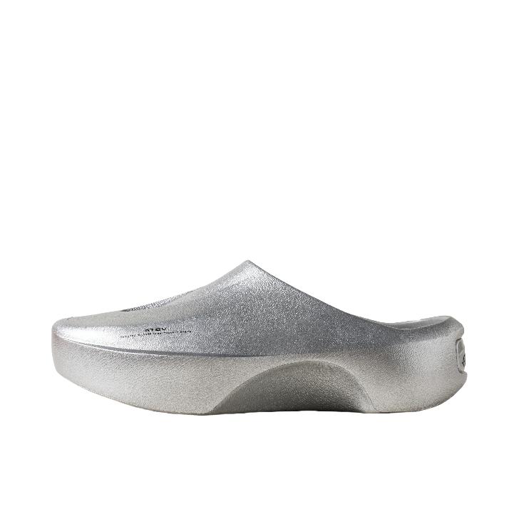 推荐商品：ANTA SNEAKERVERSE FOAM RACER 拖鞋 百搭包头中跟厚底 泥石灰