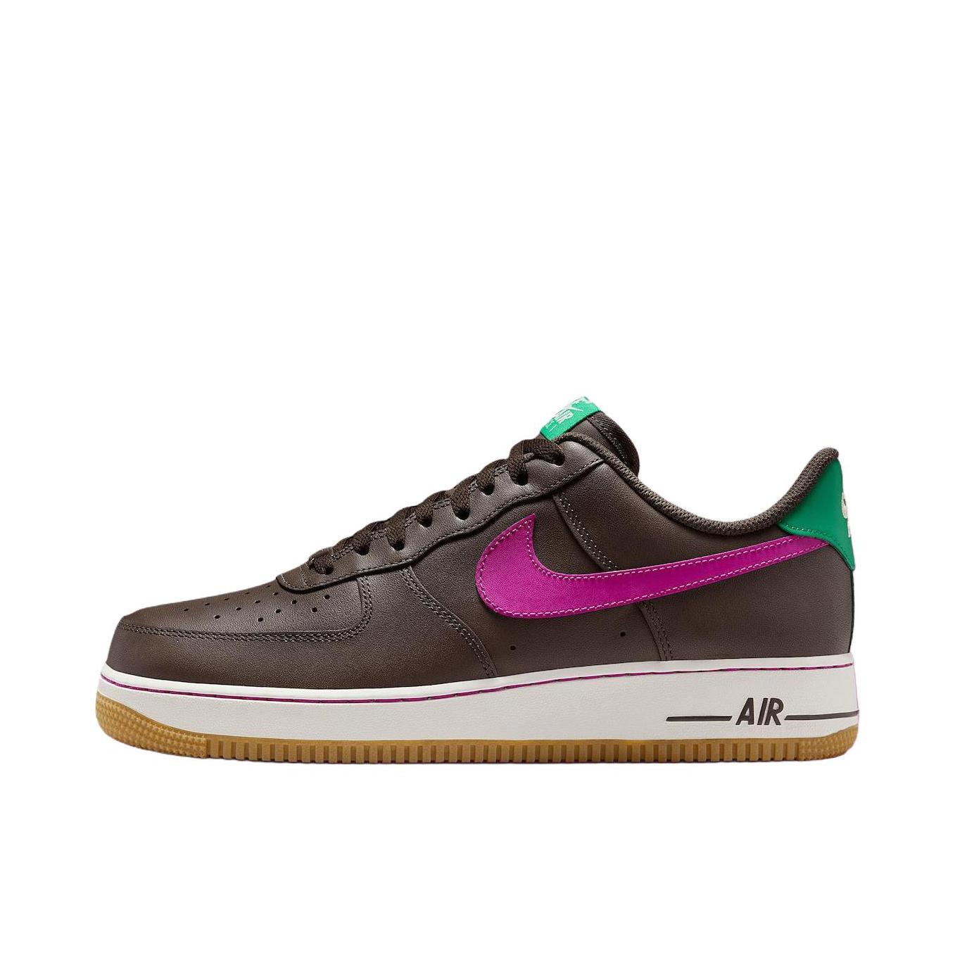 推荐商品：Nike Air Force 1 空军一号 板鞋 轻便舒适百搭耐磨防滑复古 深棕色/纯白色