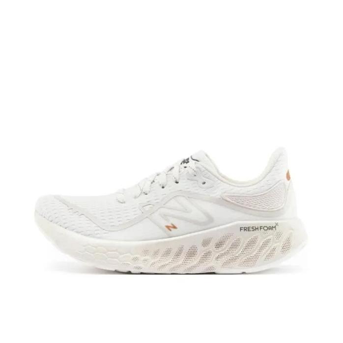 推荐商品：New Balance Fresh Foam x 1080 V12 跑鞋 缓震支撑织物回弹复古长跑 女款/乳白