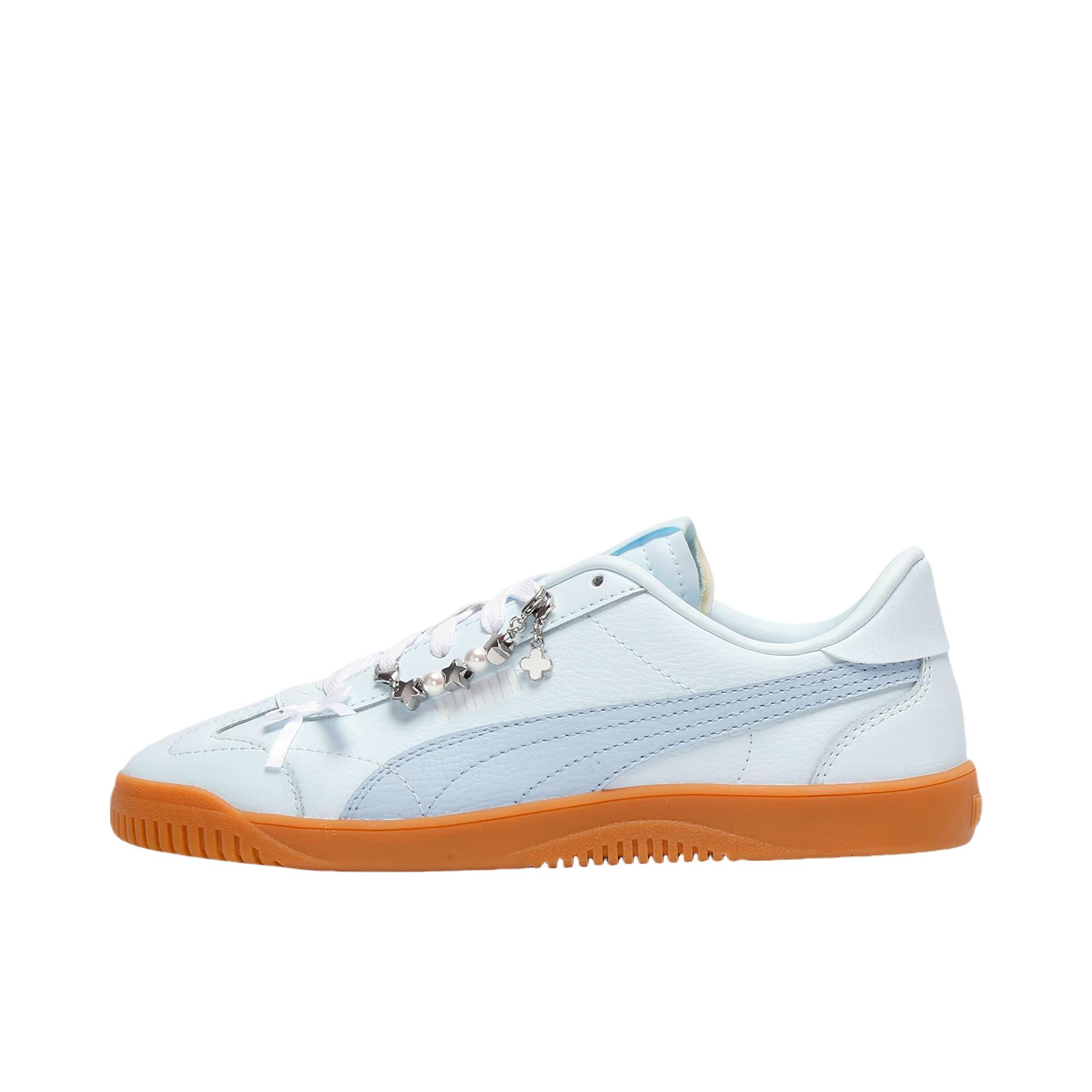 推荐商品：Puma/彪马 Club 5v5 板鞋 T头拼接复古百搭防滑耐磨薄底舒适缓震 女款/浅蓝色