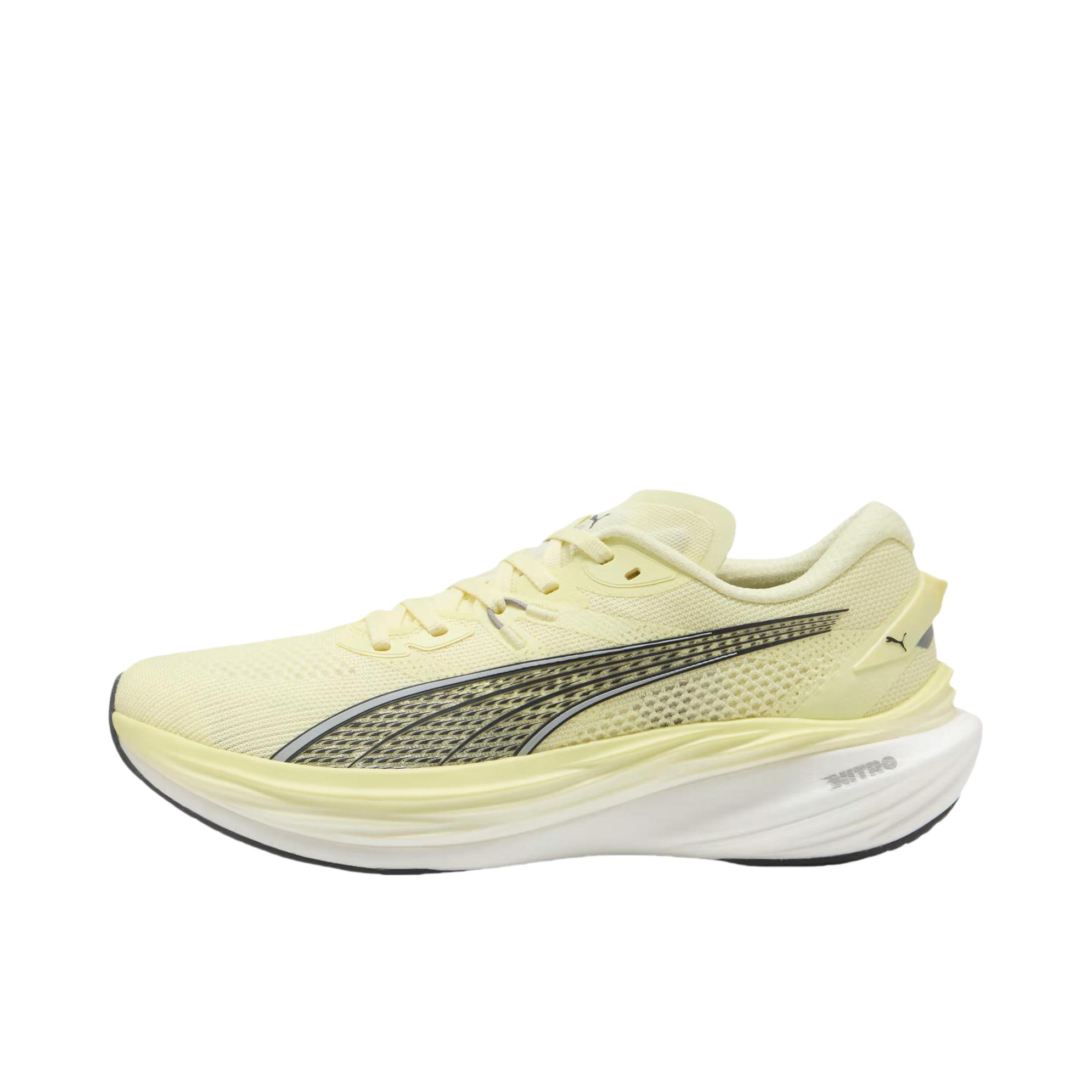 推荐商品：Puma/彪马 Deviate Nitro 3 透气缓震 舒适百搭 碳板 氮气科技 长跑 跑鞋 浅黄色