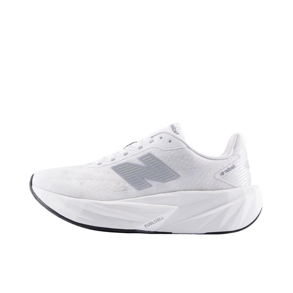 推荐商品：New Balance FuelCell Rebel v5 跑鞋 轻量竞速支撑回弹缓震减震轻便速训稳健抓地韧弹贴合稳固耐用 B宽/白色/金属银/黑色 
