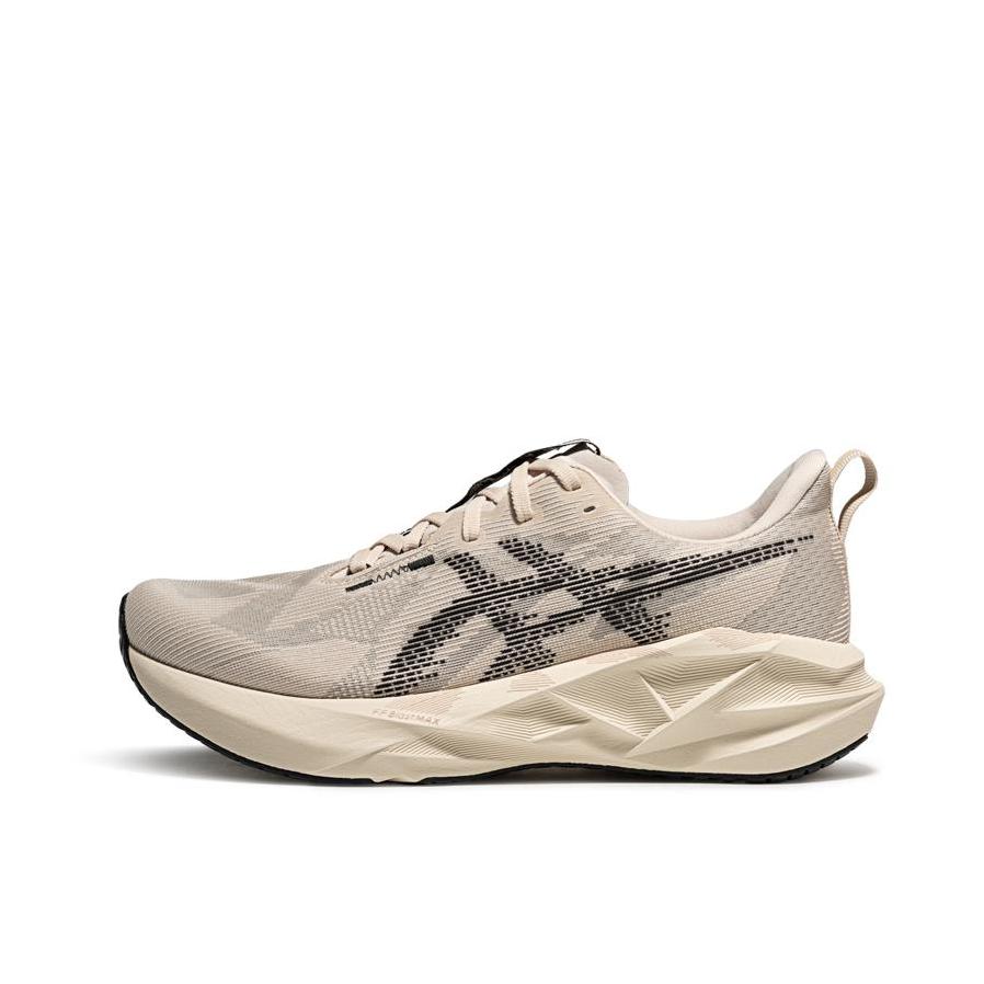 推荐商品：Asics/亚瑟士 Novablast 5 跑鞋 圆头舒适百搭防滑耐磨缓震橡胶贴合短跑轻量回弹支撑 米色/黑色
