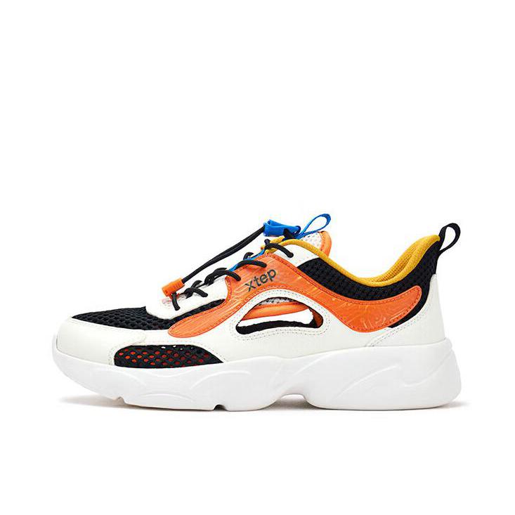 推荐商品：特步 驭轻风 运动鞋儿童 网面松紧透气免系带束尾扣轻便软底 大童/黑色/帆白/熔岩橙