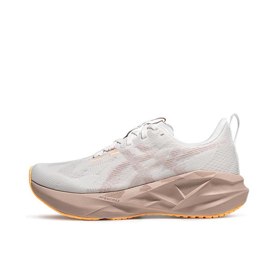 推荐商品：Asics/亚瑟士 Novablast 5 跑鞋 圆头舒适百搭防滑耐磨缓震橡胶贴合短跑轻量回弹支撑 女款/白色/粉色/紫色