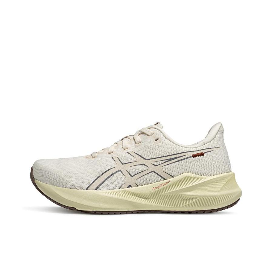 推荐商品：Asics/亚瑟士 VERSABLAST 4 跑鞋 耐磨低帮系带厚底圆头 女款/白色/黑色