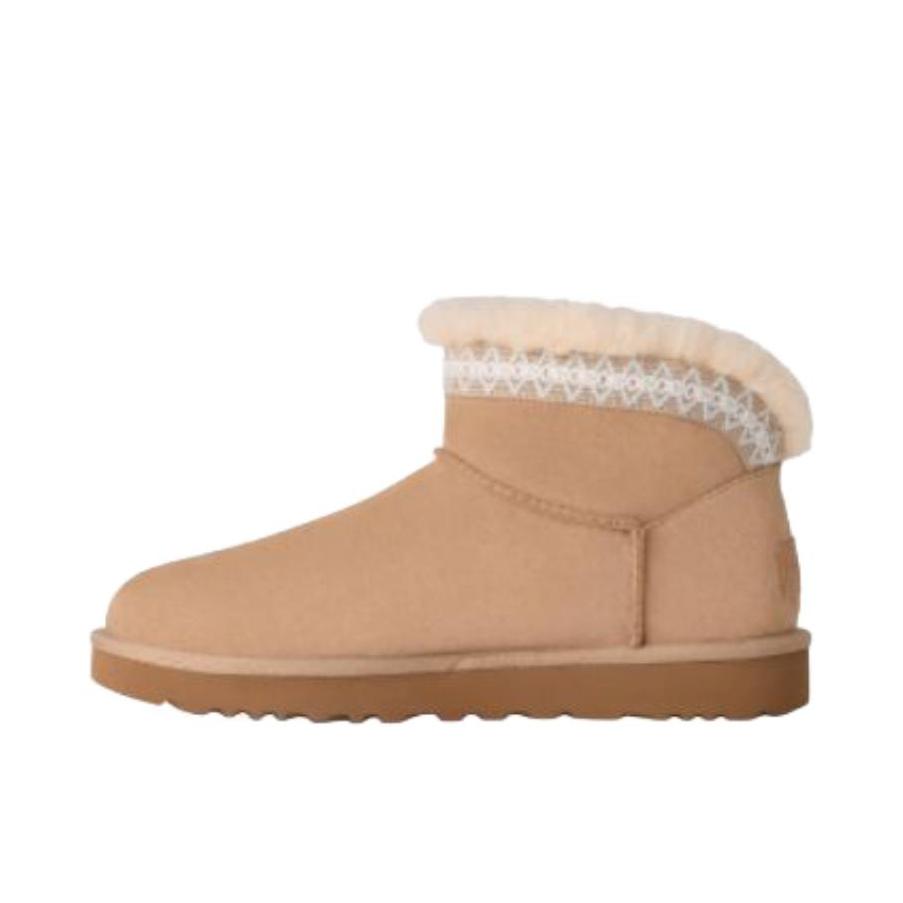 推荐商品：UGG Classic Novelty 雪地靴 圆头保暖短筒 女款/沙色