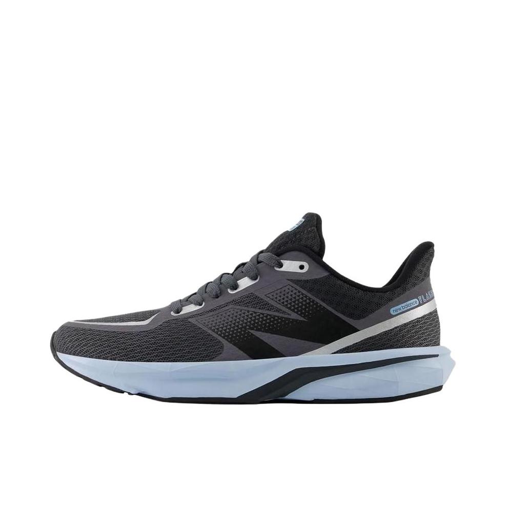推荐商品：New Balance DynaSoft Flash v7 跑鞋 防滑低帮圆头休闲贴合 B宽/女款/黑色
