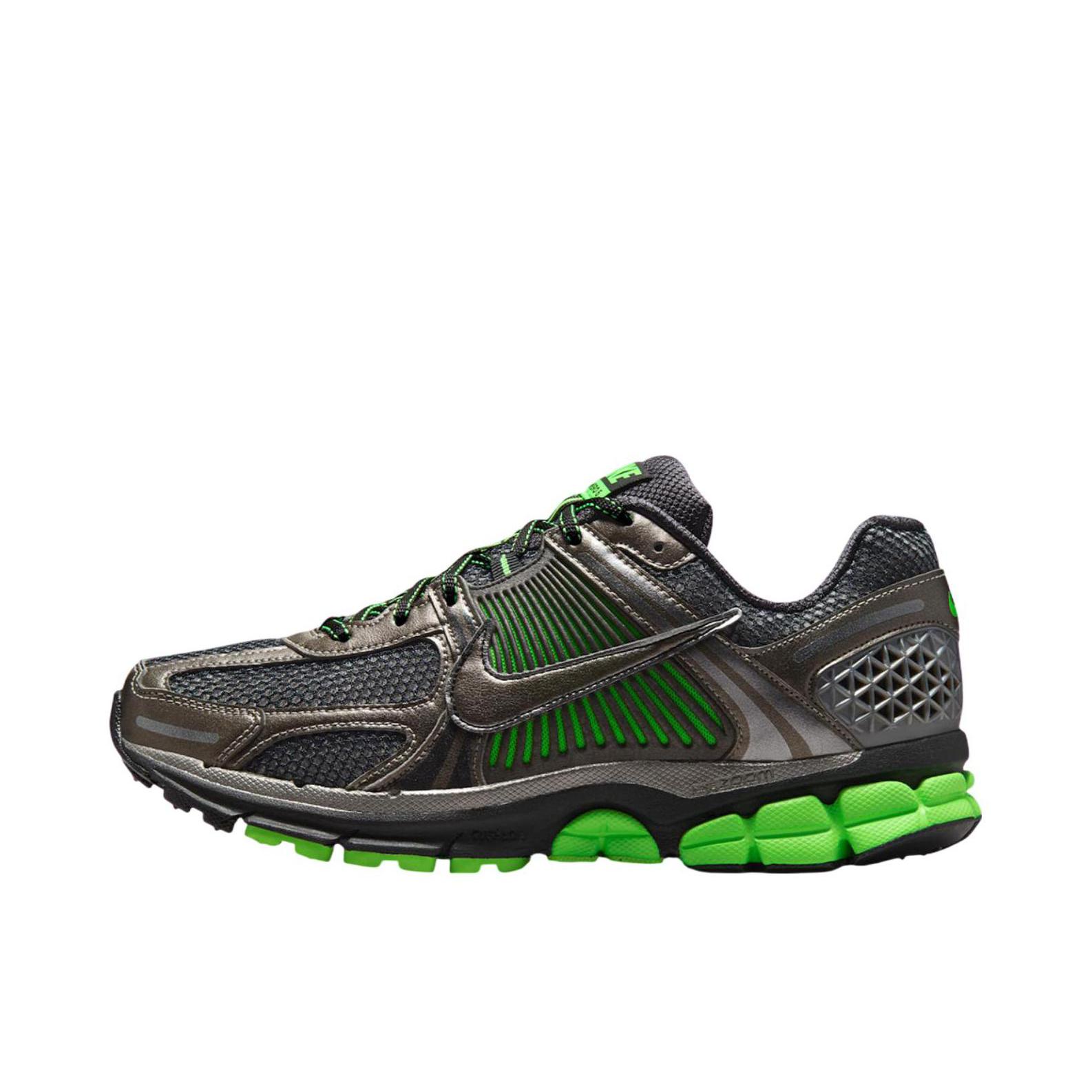 推荐商品：Nike Zoom Vomero 5 跑鞋 舒适缓震网面透气百搭复古支撑训练轻便 绿色/黑色