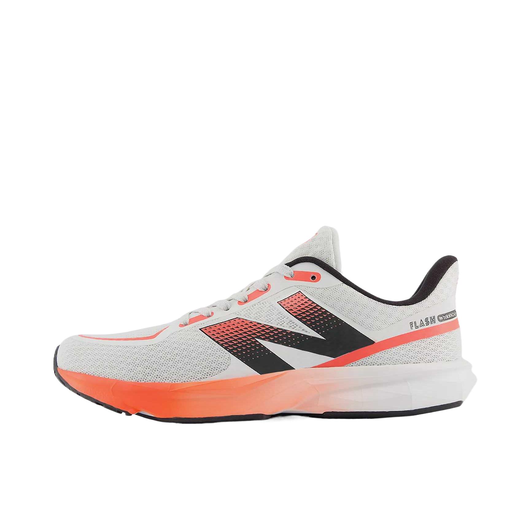 推荐商品：New Balance DynaSoft Flash v7 跑鞋 防滑低帮圆头休闲贴合 B宽/女款/白色/红色