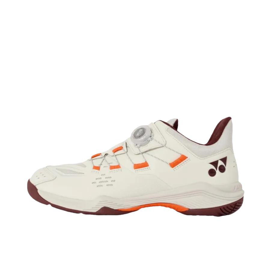 推荐商品：YONEX/尤尼克斯  88D系列  BOA纽扣鞋 3代  旋钮减震防滑耐磨 包裹性 抗扭运动  羽毛球鞋 宽楦/浅米色