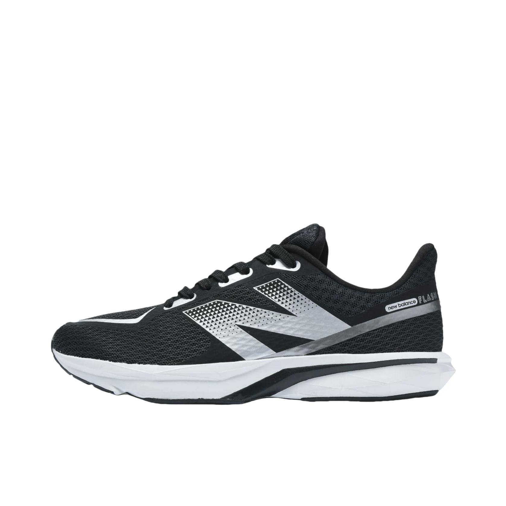 推荐商品：New Balance DynaSoft Flash v7 跑鞋 防滑低帮圆头休闲贴合 B宽/女款/黑色/银色 