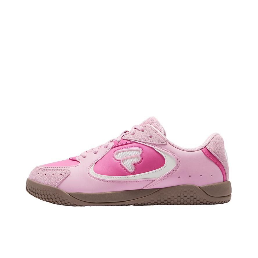 推荐商品：FILA/斐乐 WING SWD 运动休闲鞋 板鞋革面拼接薄底低帮 女款/浮雕粉/雪白色