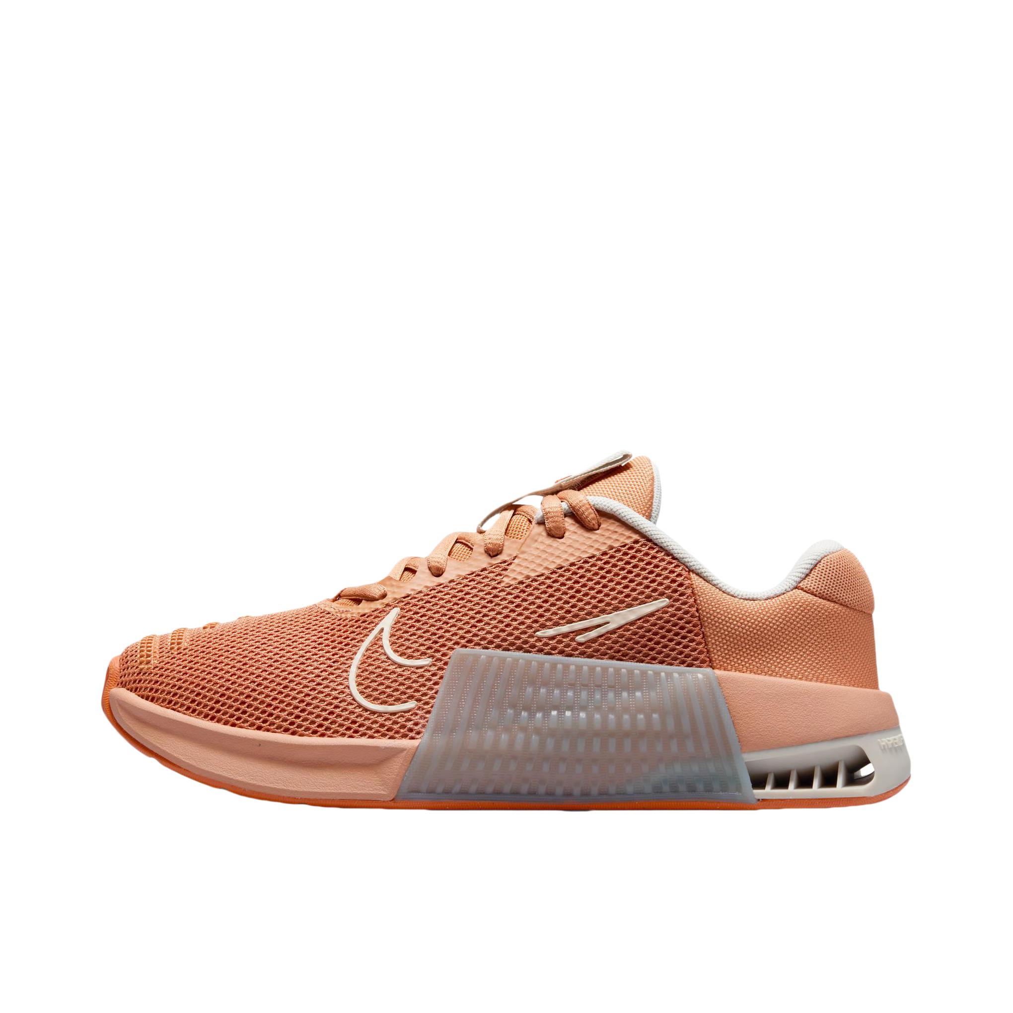 推荐商品：Nike Metcon 9 轻便透气 网面速干 减震 耐磨防滑 深蹲 训练鞋 琥珀棕/冰番石榴色/浅骨色