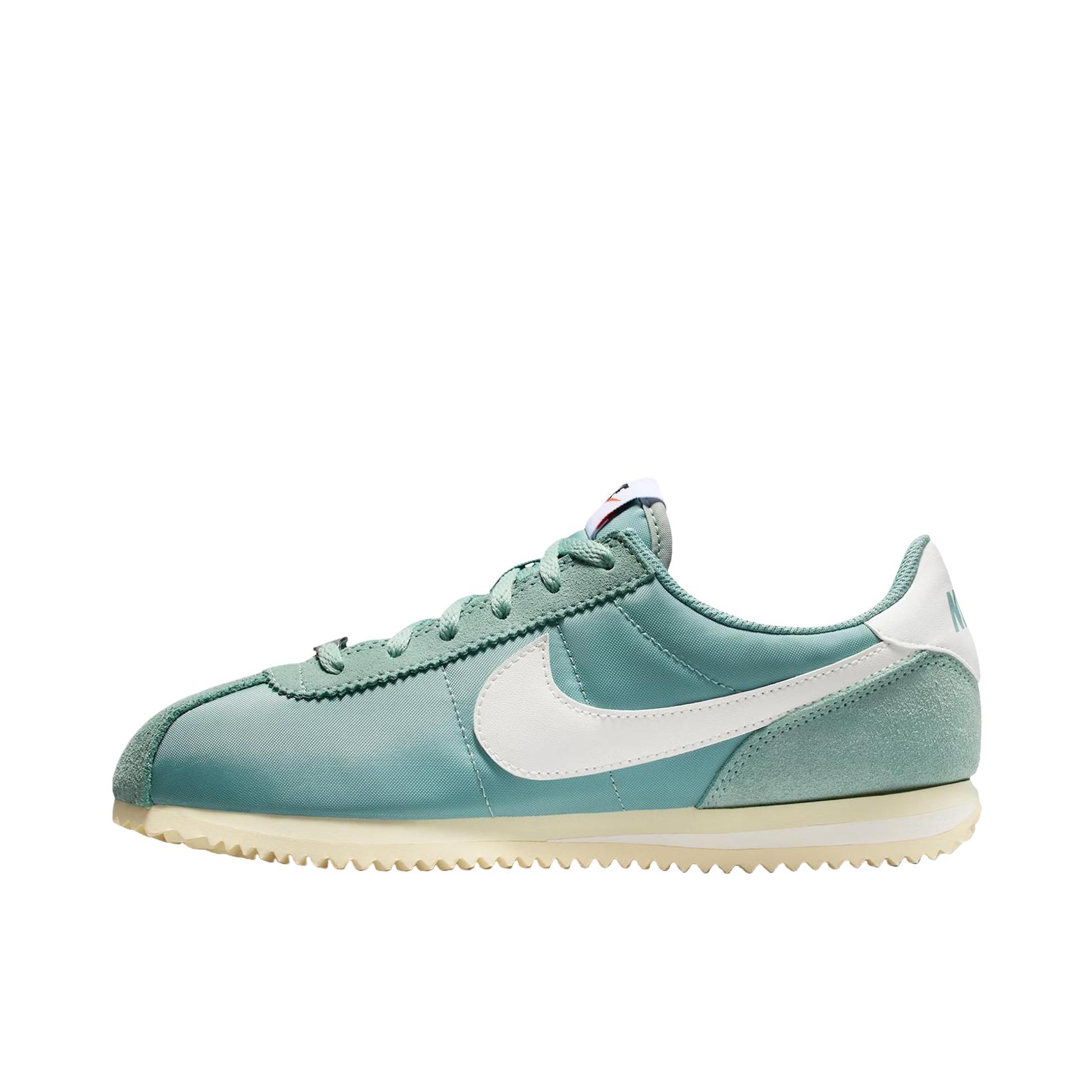 推荐商品：Nike Classic Cortez 阿甘鞋 跑鞋 防滑耐磨缓震透气轻便抓地舒适低帮耐穿贴合 大童/灰色/白色