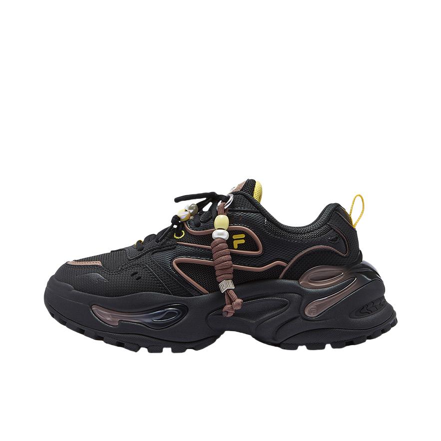 推荐商品：【赵露思同款】FILA/斐乐 软糖 时尚潮流 舒适百搭 防滑耐磨 运动休闲鞋 T12W511002F 女款/黑色/橡树果棕