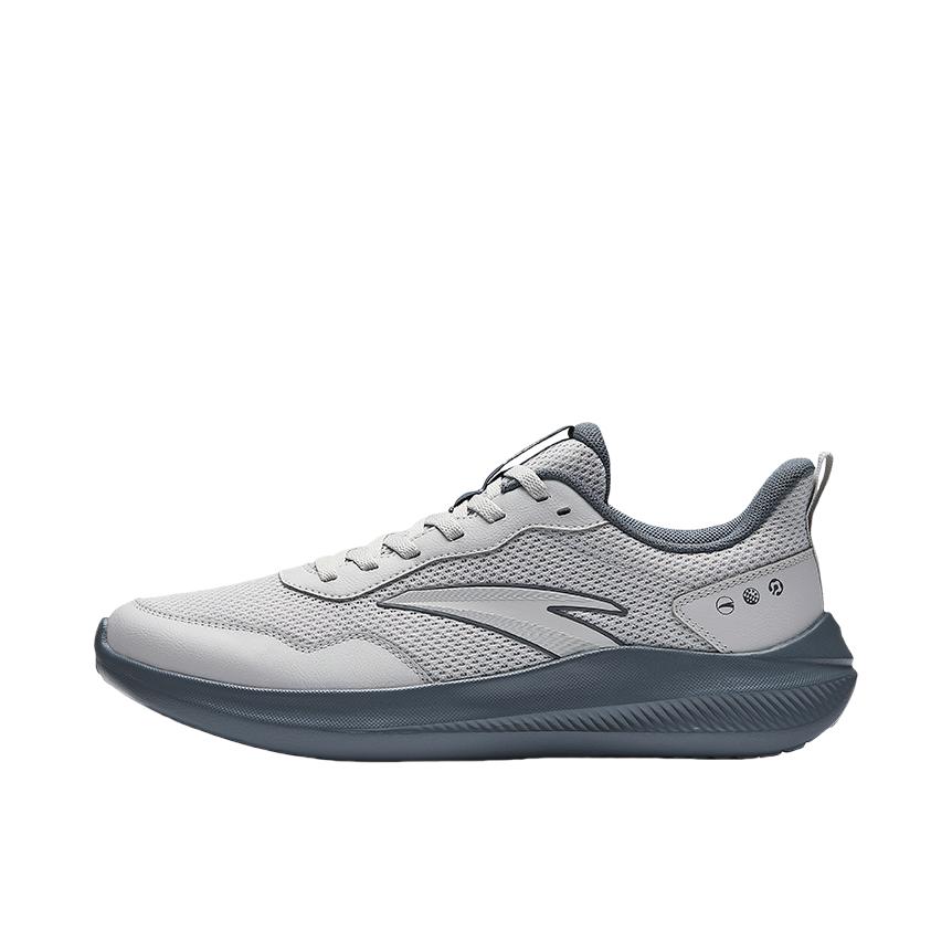 推荐商品：安踏 晴空 跑鞋 轻质舒适减震软底防水皮网回弹耐脏轻便秋冬防滑小白鞋训练通勤鞋软弹高性价比不累脚易打理防泼水徒步鞋增高缓震慢跑拼接 网面/芯片灰/烟煤灰