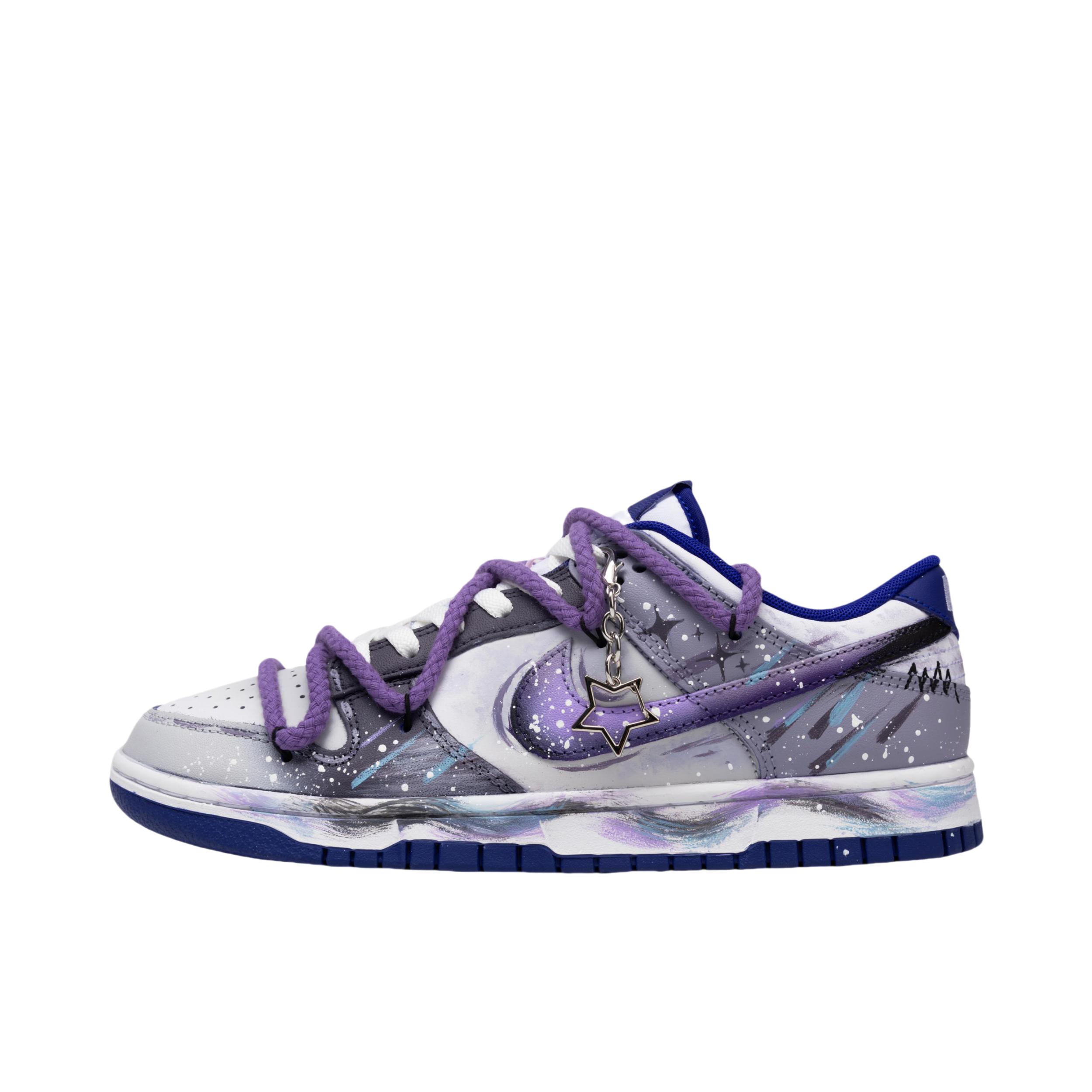 推荐商品：【定制球鞋】 Nike Dunk 板鞋 平跟系带防滑耐磨做旧高街简约百搭潮流复古美式 星辉紫影