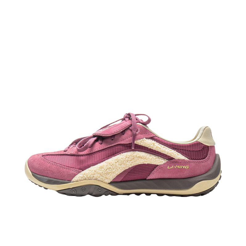 推荐商品：【孙颖莎同款】 李宁 心流 德训鞋 运动休闲鞋 牛皮革软弹复古防滑耐磨时尚薄底 黑醋栗色/浆莓红