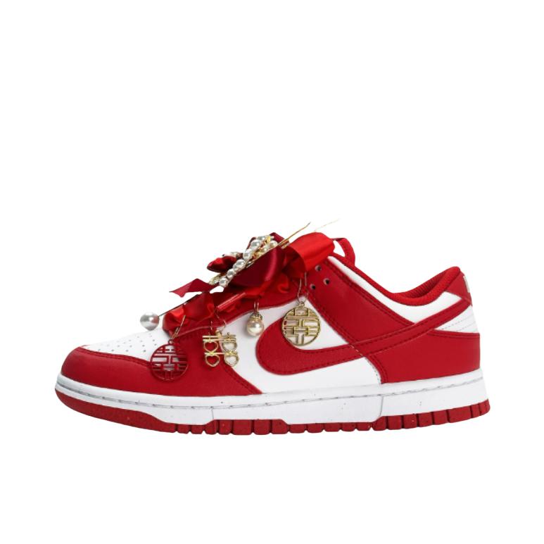 推荐商品：【定制球鞋】 Nike Dunk 板鞋 平跟系带防滑耐磨做旧高街简约百搭潮流复古美式 婚鞋