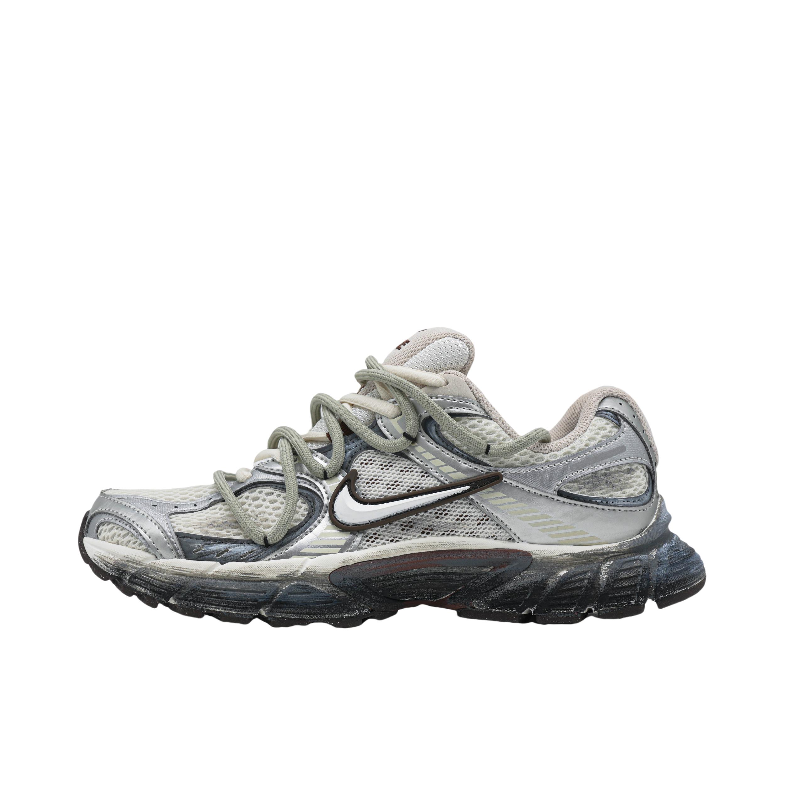 推荐商品：定制款 Nike V5 RNR 跑鞋 简约防滑耐磨 女款/银荷