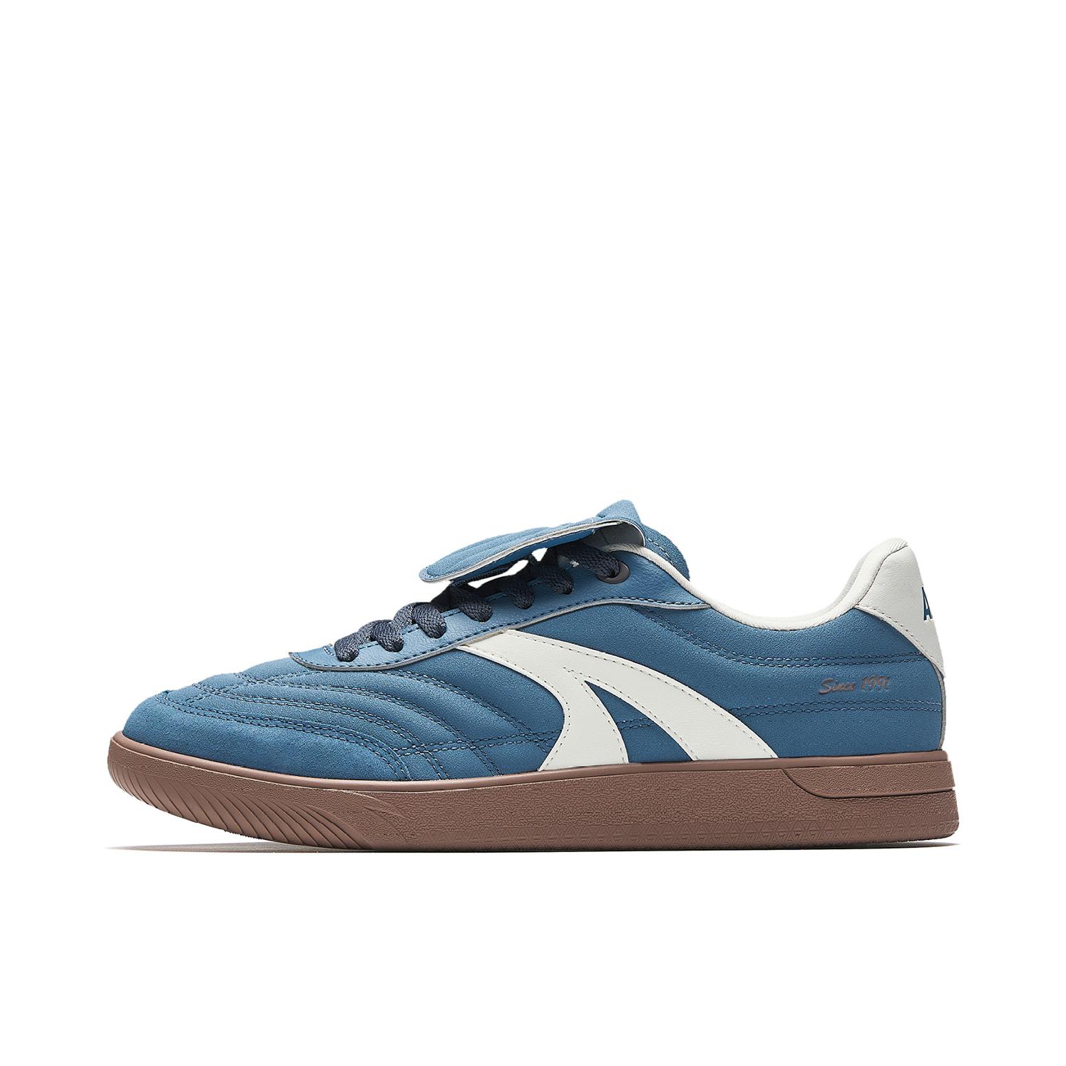 推荐商品：【王一博同款】 安踏 薄底鞋 盖盖鞋 赛车鞋 德训鞋 板鞋 低帮复古防滑轻便减震软底轻质 912548009 幕蓝色/象牙白/数字雾灰