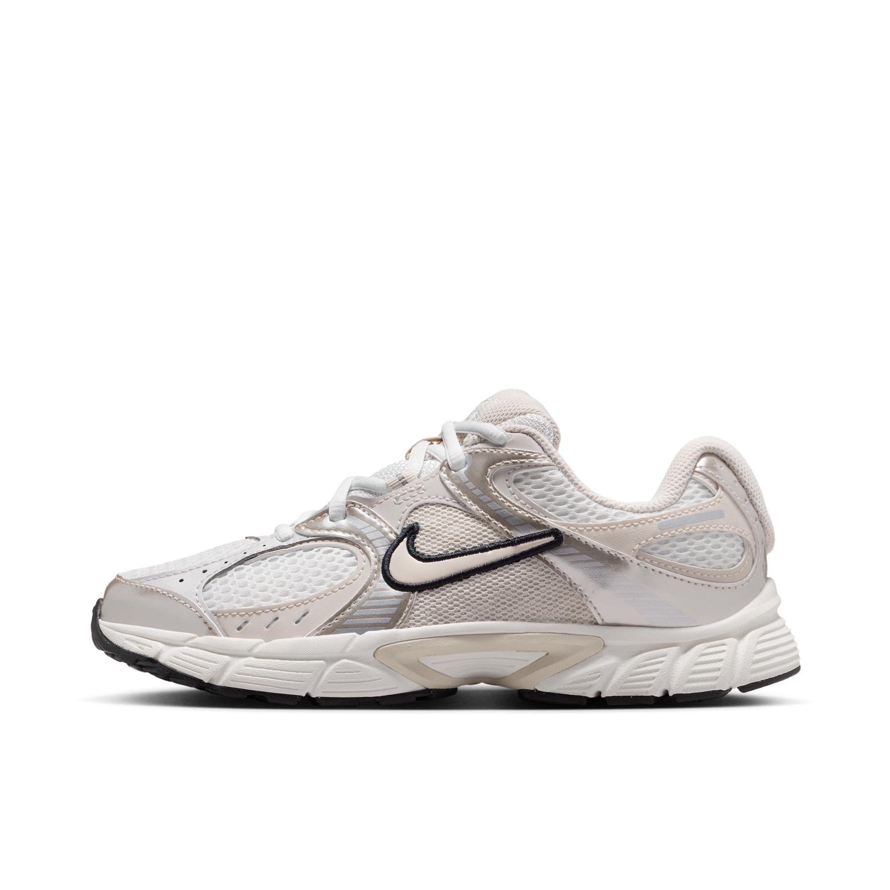 推荐商品：Nike V5 RNR 跑鞋 复古防滑耐磨透气低帮舒适百搭支撑轻便训练抓地贴合圆头 大童/山峰白/帆白/黑色/浅土褐 
