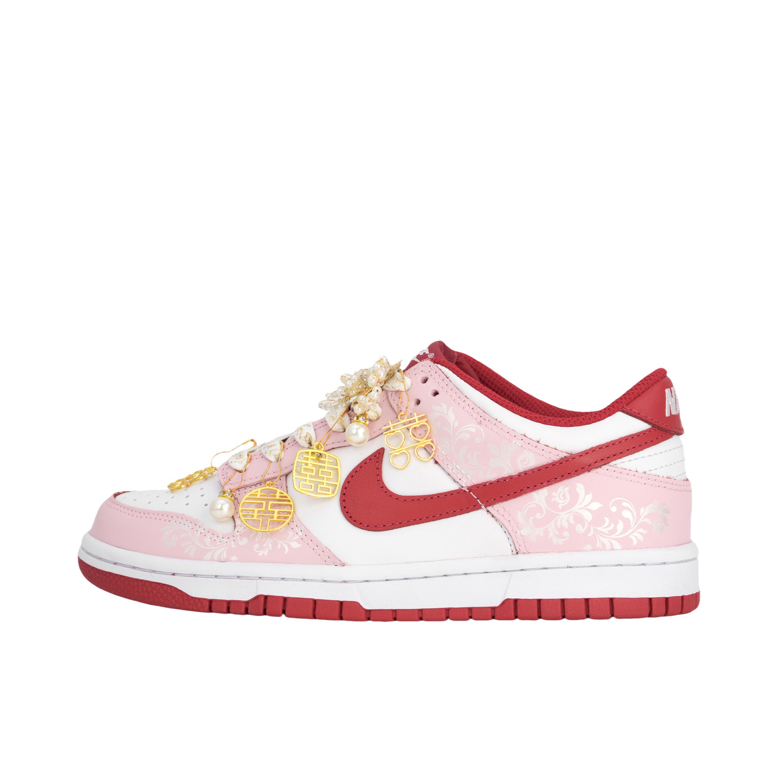 推荐商品：【定制球鞋】 Nike Dunk 板鞋 平跟系带防滑耐磨做旧高街简约百搭潮流复古美式 金枝玉叶