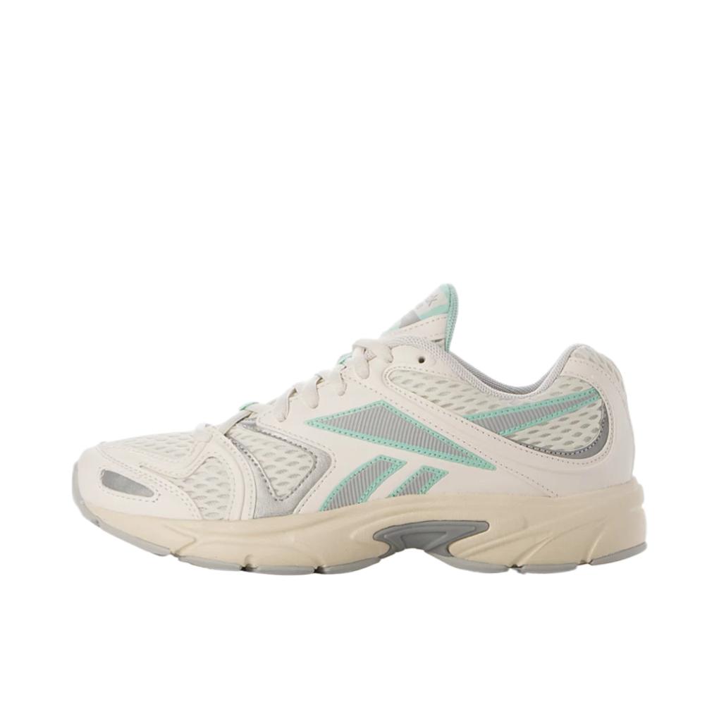 推荐商品：Reebok/锐步 Premier Road Plus VI 运动休闲鞋 经典复古织物拼接合成革圆头减震轻便包裹性 女款/纯白色