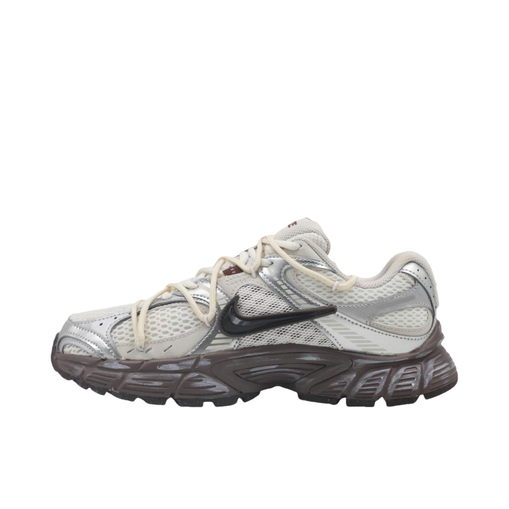 推荐商品：定制款 Nike V5 RNR 跑鞋 简约防滑耐磨 沙丘行者 