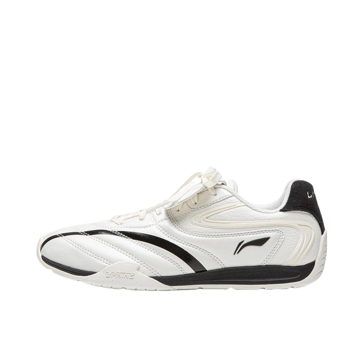 推荐商品：李宁  菲林Pulse  潮流复古足球风情侣 薄底  休闲鞋 板鞋 赛车鞋 德训鞋 女款/云雾白