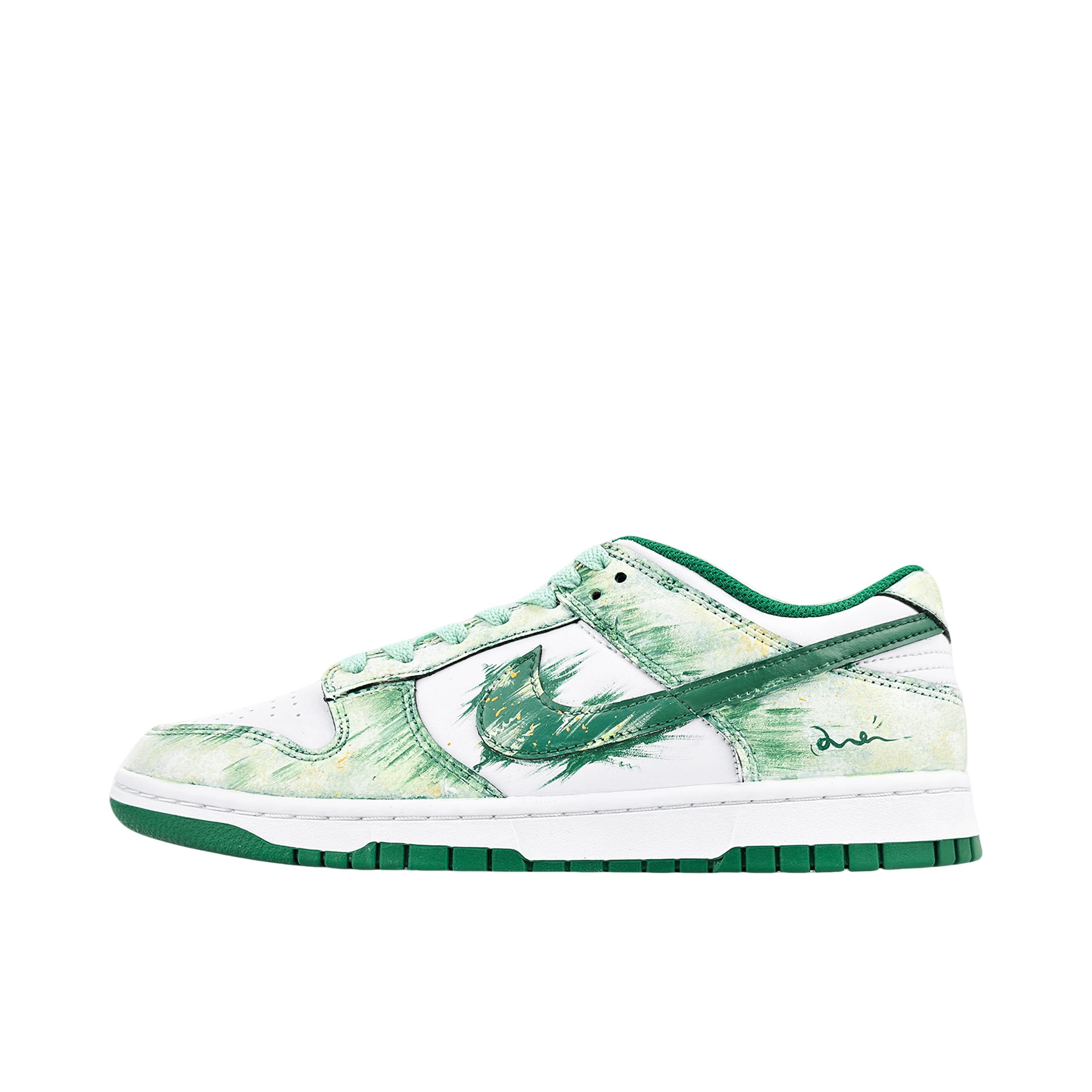 推荐商品：【定制球鞋】 Nike Dunk 板鞋 平跟系带防滑耐磨做旧高街简约百搭潮流复古美式 青芒漫舞