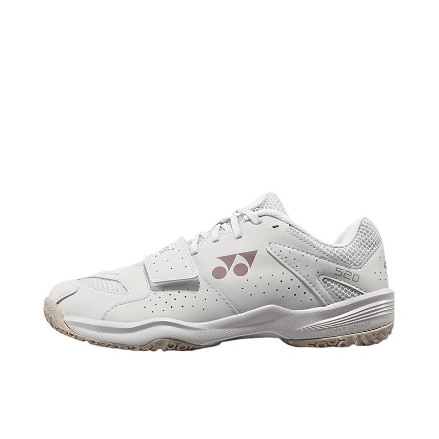 推荐商品：YONEX/尤尼克斯 Power Cushion 520系列 羽毛球鞋 织物合成革系带减震透气包裹性防滑耐磨 SHB520WCR 浅米色