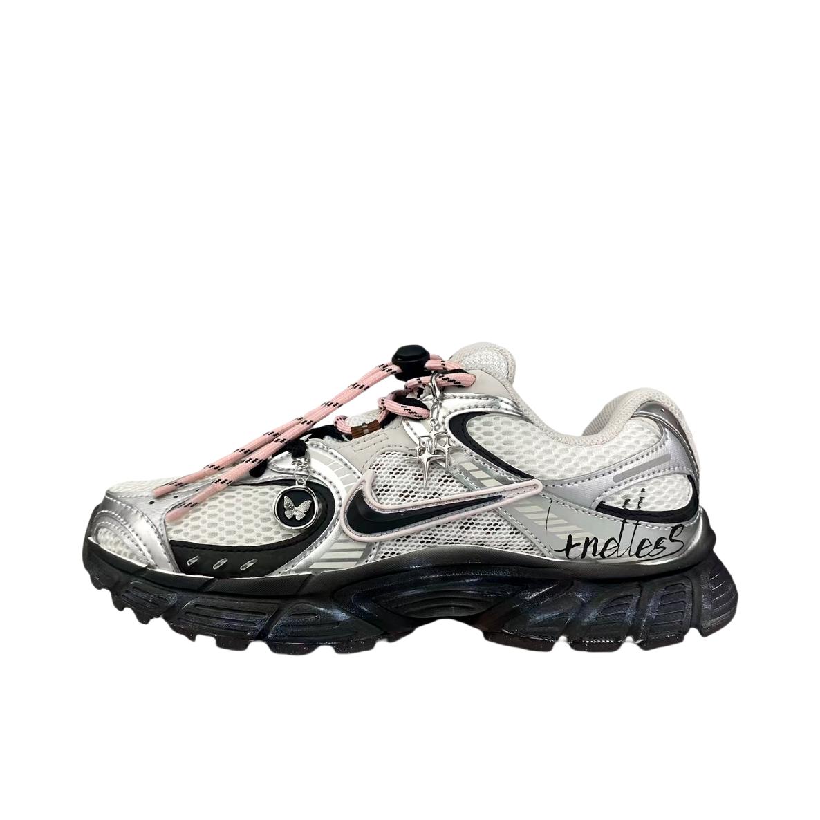 推荐商品：定制款 Nike V5 RNR 跑鞋 简约防滑耐磨 女款/灰烬蔷薇