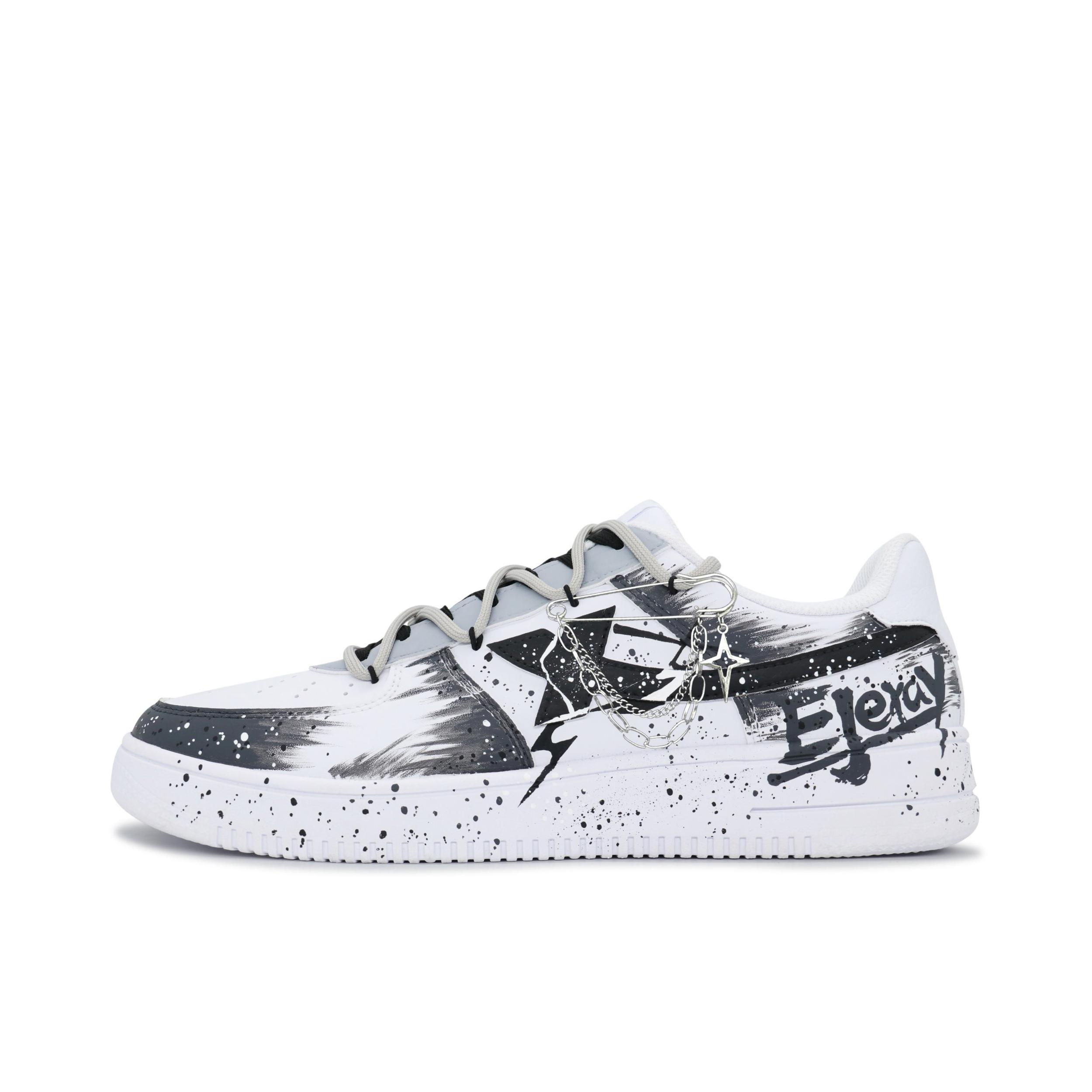 推荐商品：【定制球鞋】 Xtep/特步 星空系列 空军一号 板鞋 低帮系带圆头平跟 闪电涂鸦