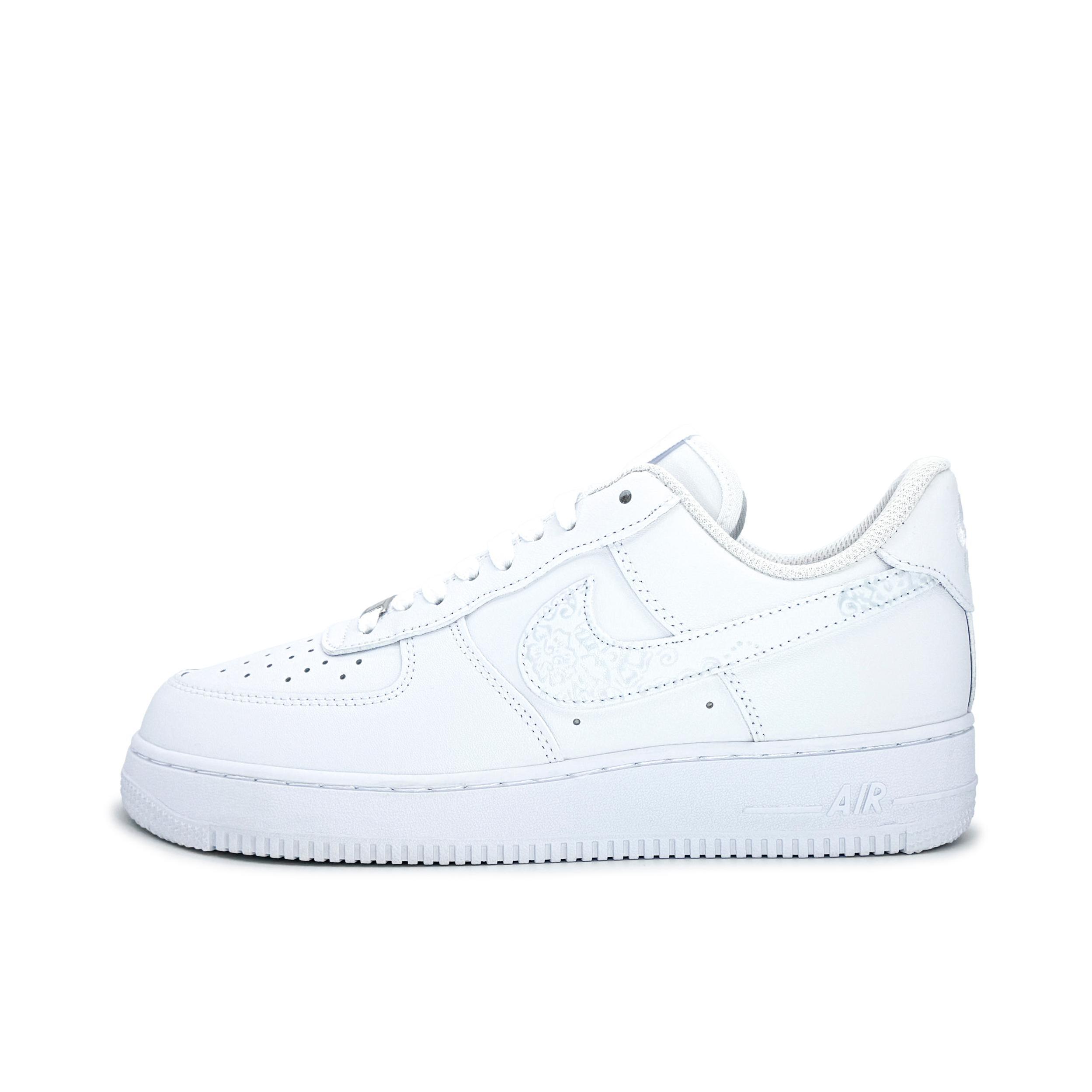 推荐商品：【定制款】 Nike Air Force 1 板鞋 防滑减震耐磨低帮增高 光变小青花