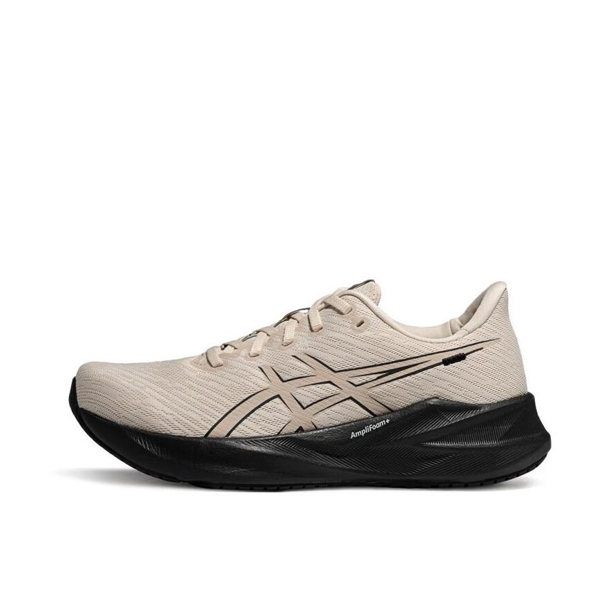 推荐商品：Asics/亚瑟士 VERSABLAST 4 跑鞋 耐磨低帮系带厚底圆头 白色/碳黑色