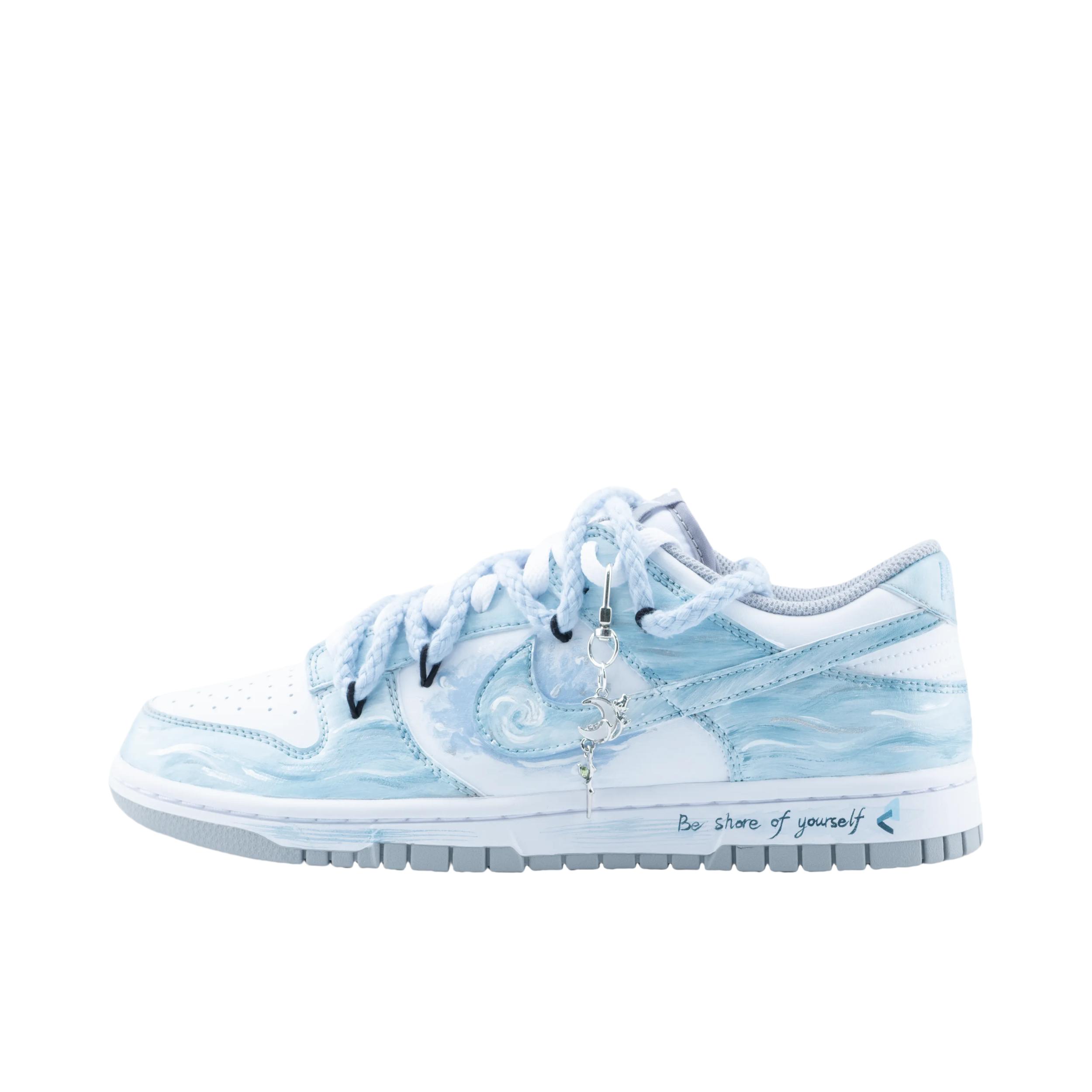 推荐商品：【定制球鞋】 Nike Dunk 板鞋 平跟系带防滑耐磨做旧高街简约百搭潮流复古美式 月下碧波行