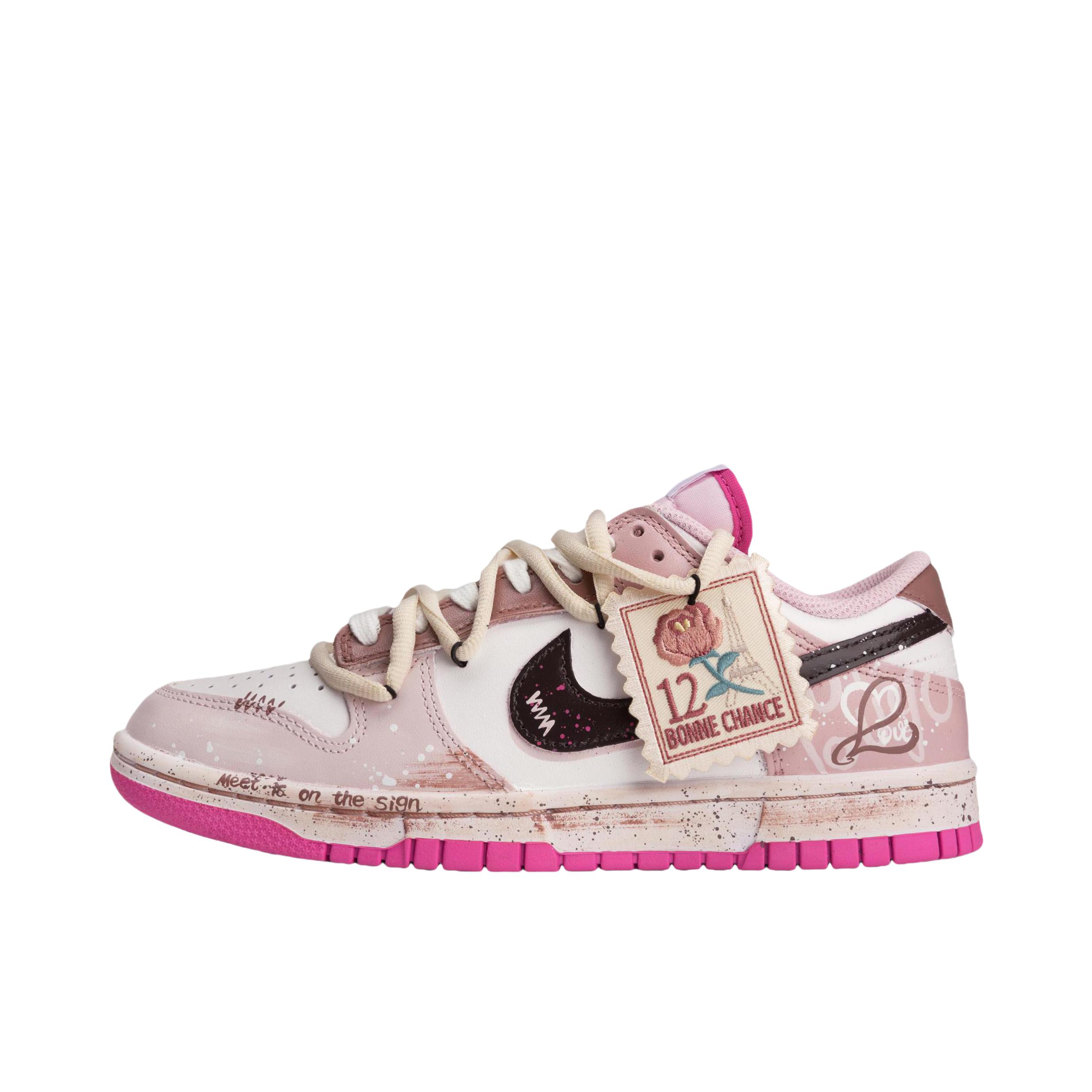 推荐商品：【定制球鞋】 Nike Dunk 板鞋 平跟系带防滑耐磨做旧高街简约百搭潮流复古美式 心动回响