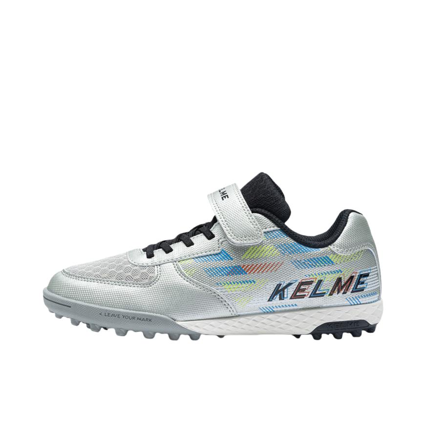 推荐商品：KELME/卡尔美 TF 碎钉 防滑耐磨 网面透气 舒适 魔术贴 训练专用 童鞋 8322ZX3138 大童/金属银/黑色