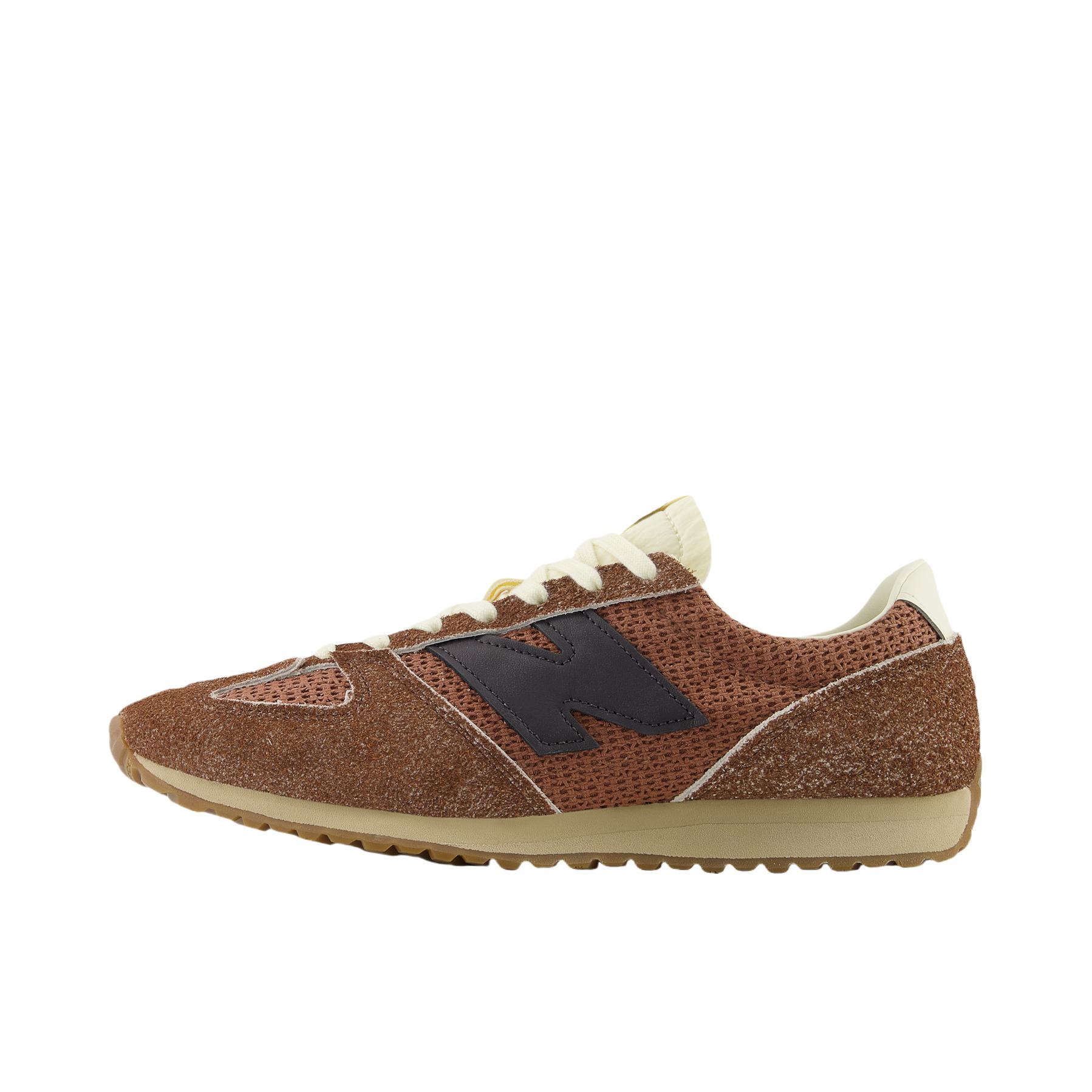 推荐商品：New Balance 471 跑鞋 复古薄底运动低帮贴合支撑 D宽/深棕色
