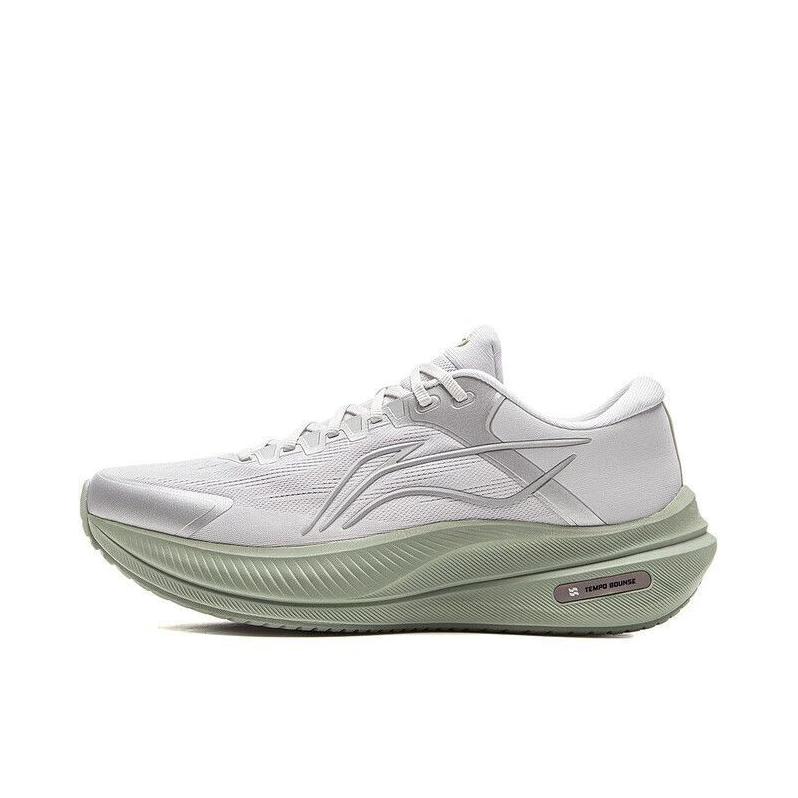 推荐商品：李宁 越影5 跑鞋 支撑缓震百搭增高轻质防滑回弹网面慢跑减震短跑马拉松秋冬天波科技体测训练长跑薄底越野 绿色