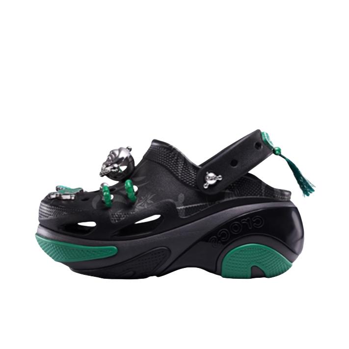 推荐商品：Crocs/卡骆驰 凉鞋 低帮日常休闲时尚 211111 SKULLPANDA联名/黑色/彩色