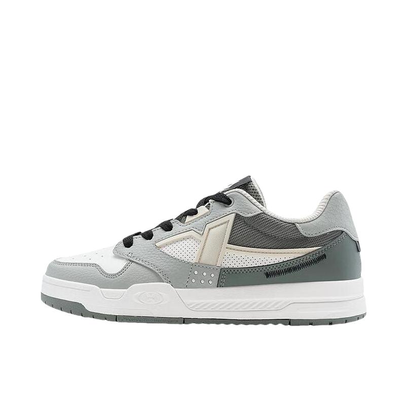 推荐商品：Xtep/特步 驭桀 板鞋 防滑耐磨缓震回弹增高简约时尚 青石灰/帆白/冷杉绿