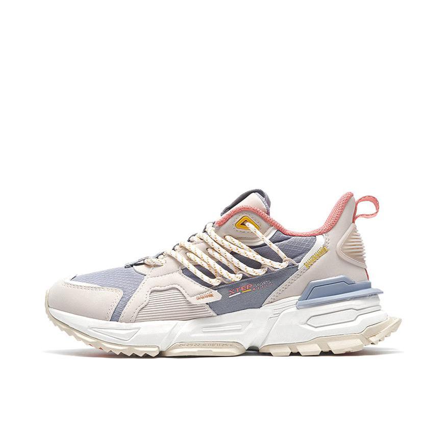 推荐商品：特步 机甲系列星轨 运动休闲鞋 879319320048 女款/米色/灰色