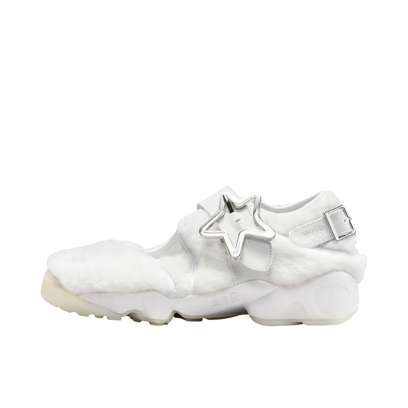 推荐商品：Nike Air Rift 分趾 防滑耐磨 缓震回弹 网面透气 舒适轻便 沙滩 魔术贴 百搭 运动休闲鞋 加绒/金属银/山峰白